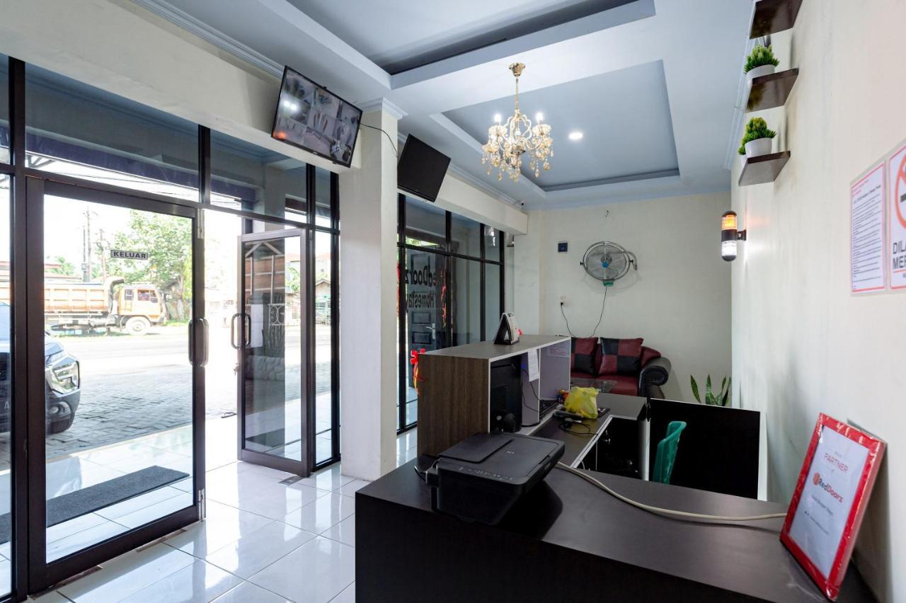 Reddoorz @ Simpang Pemda Medan Hotel Exterior photo