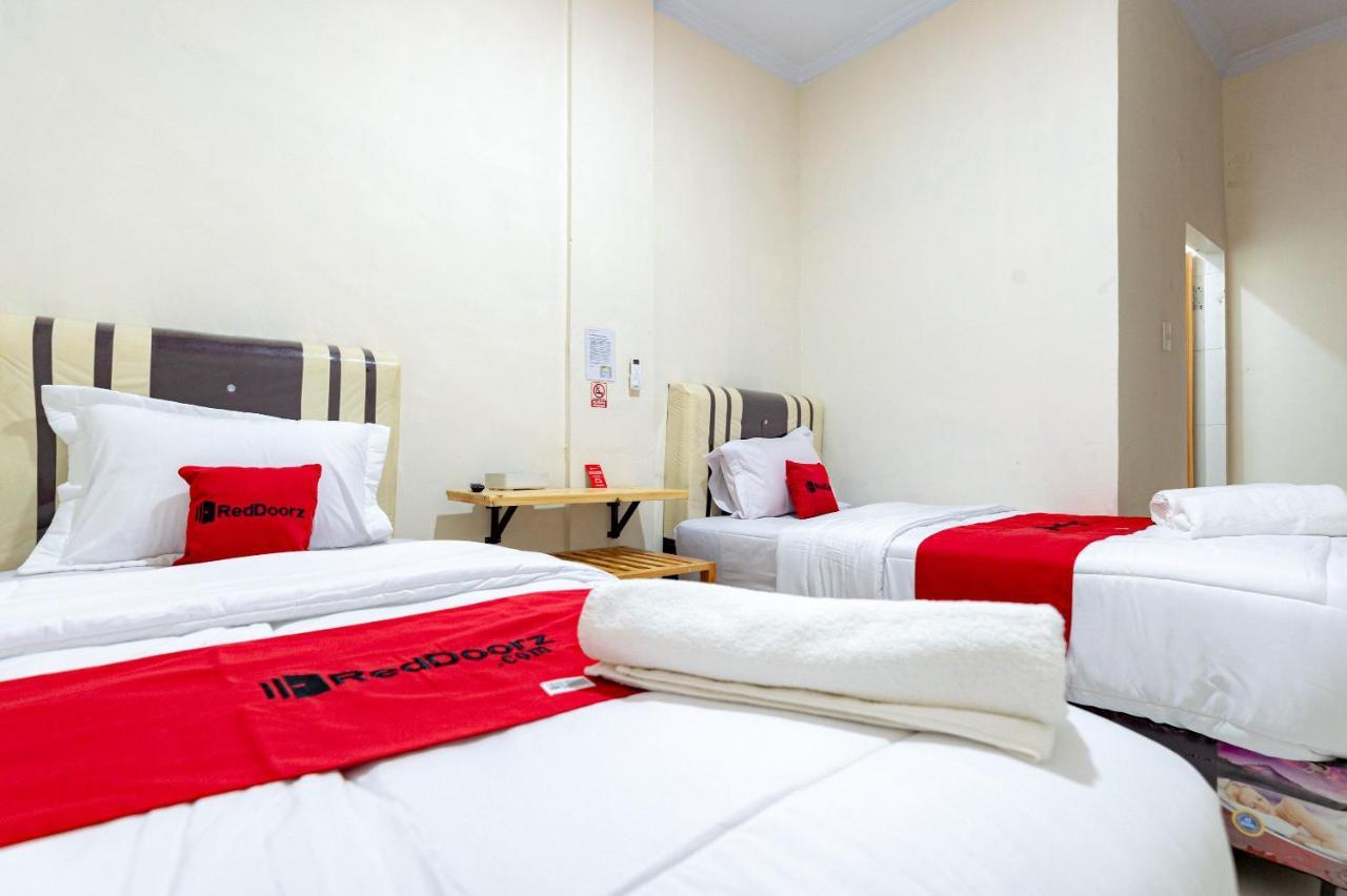 Reddoorz @ Simpang Pemda Medan Hotel Exterior photo