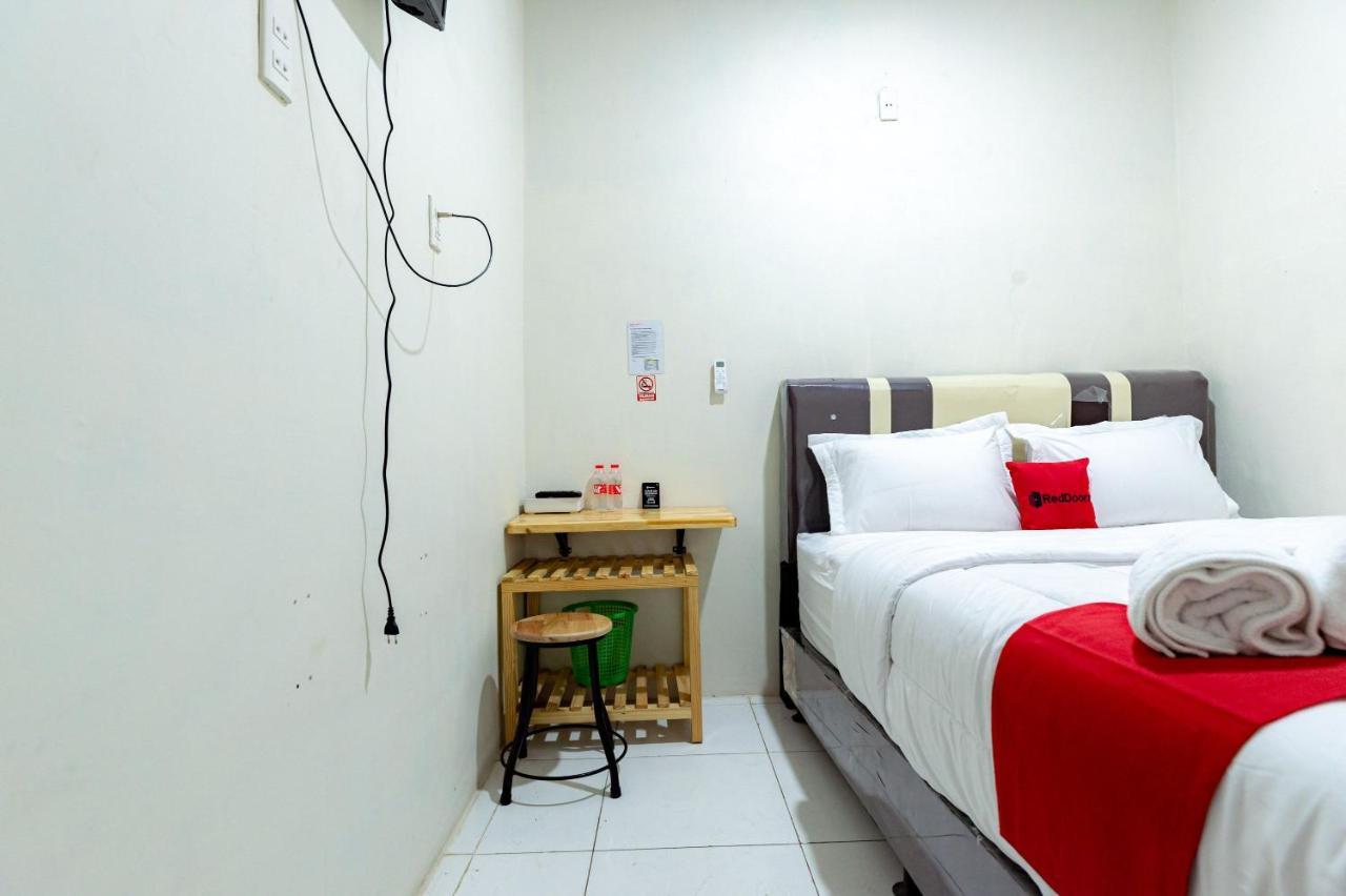 Reddoorz @ Simpang Pemda Medan Hotel Exterior photo