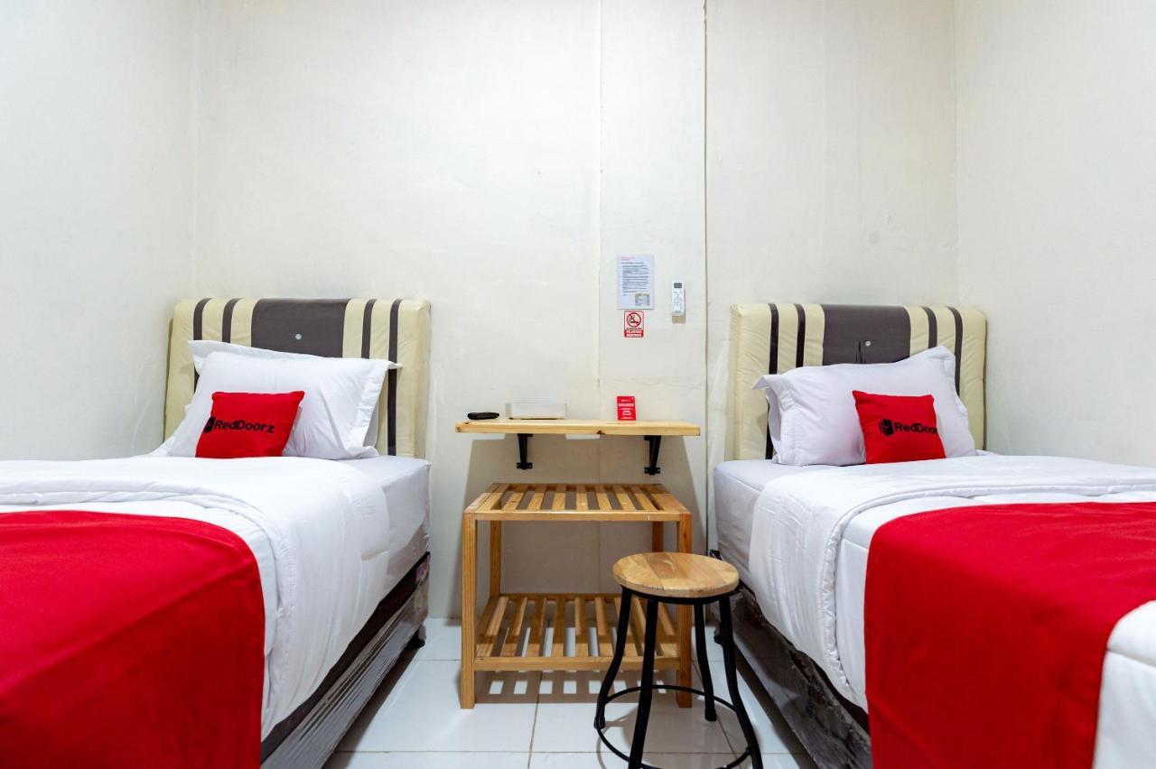 Reddoorz @ Simpang Pemda Medan Hotel Exterior photo