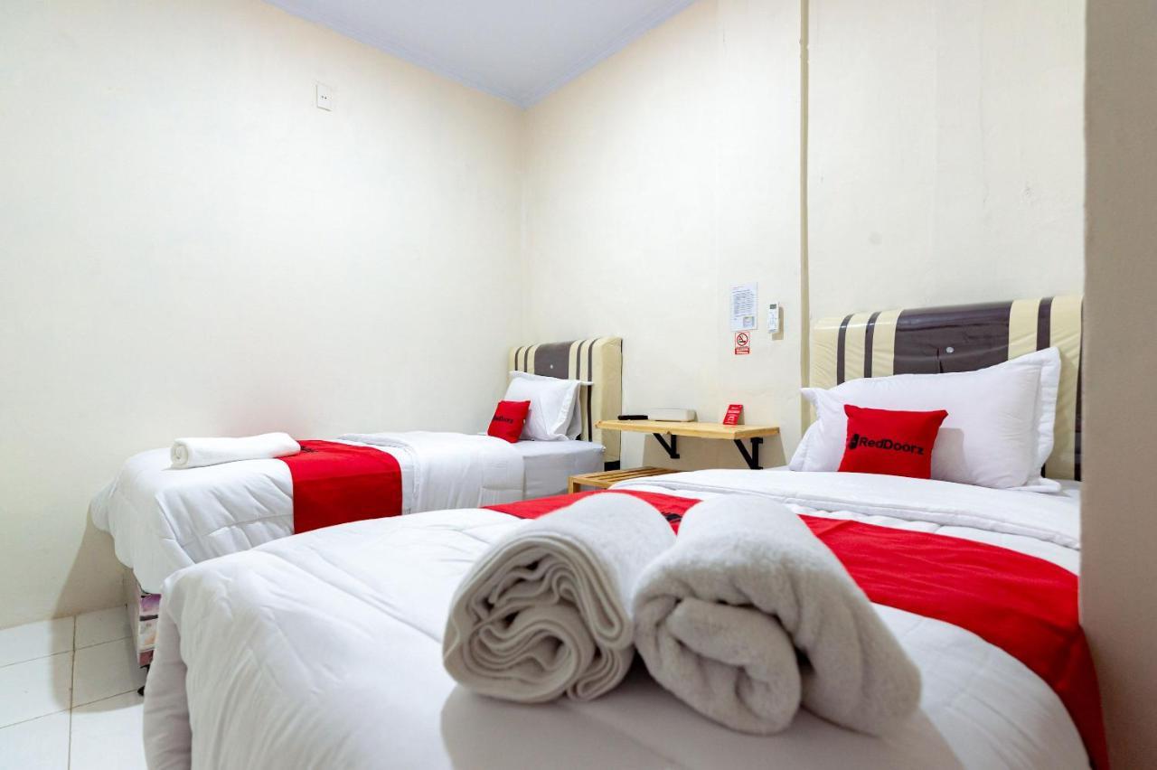 Reddoorz @ Simpang Pemda Medan Hotel Exterior photo